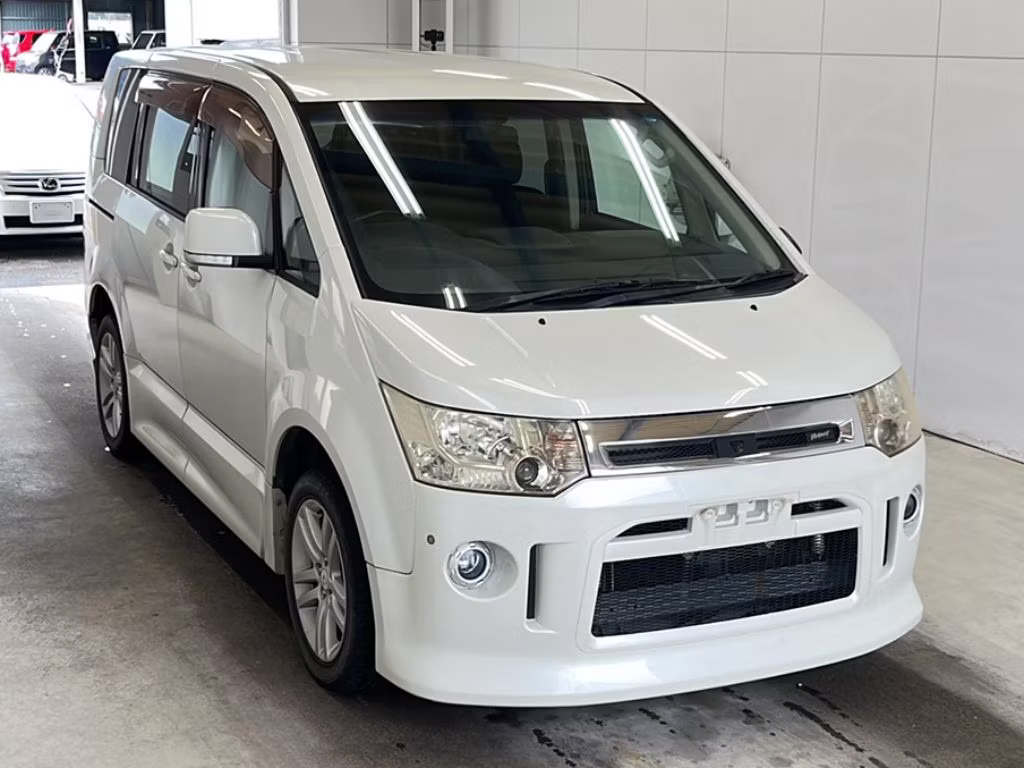 MITSUBISHI DELICA D:5