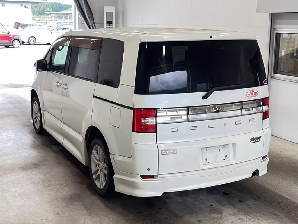 MITSUBISHI DELICA D:5