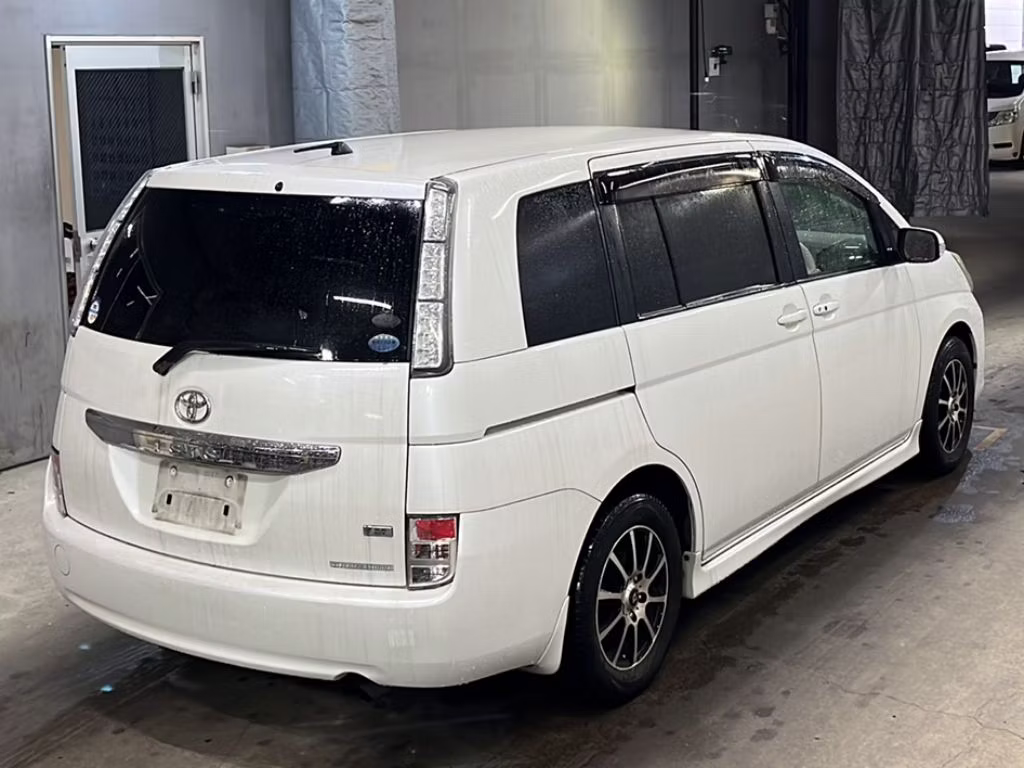 TOYOTA ISIS