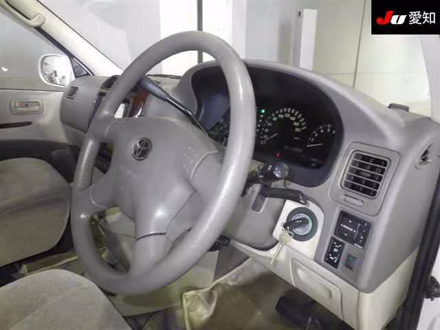 TOYOTA GRAND HIACE