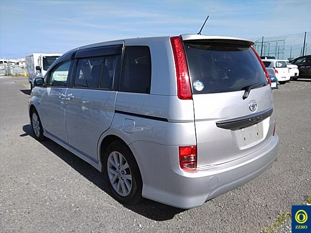 TOYOTA ISIS