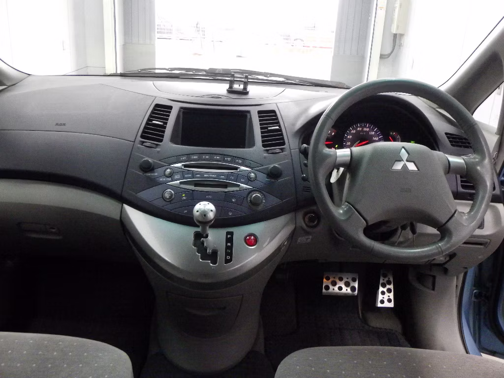 MITSUBISHI GRANDIS