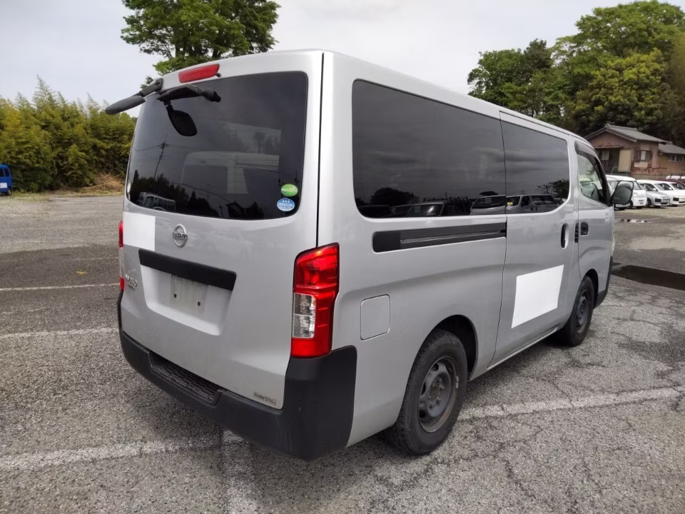 NISSAN NV350 CARAVAN