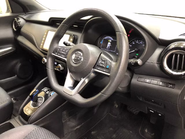 NISSAN KICKS