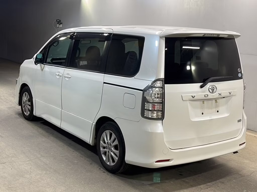 TOYOTA VOXY