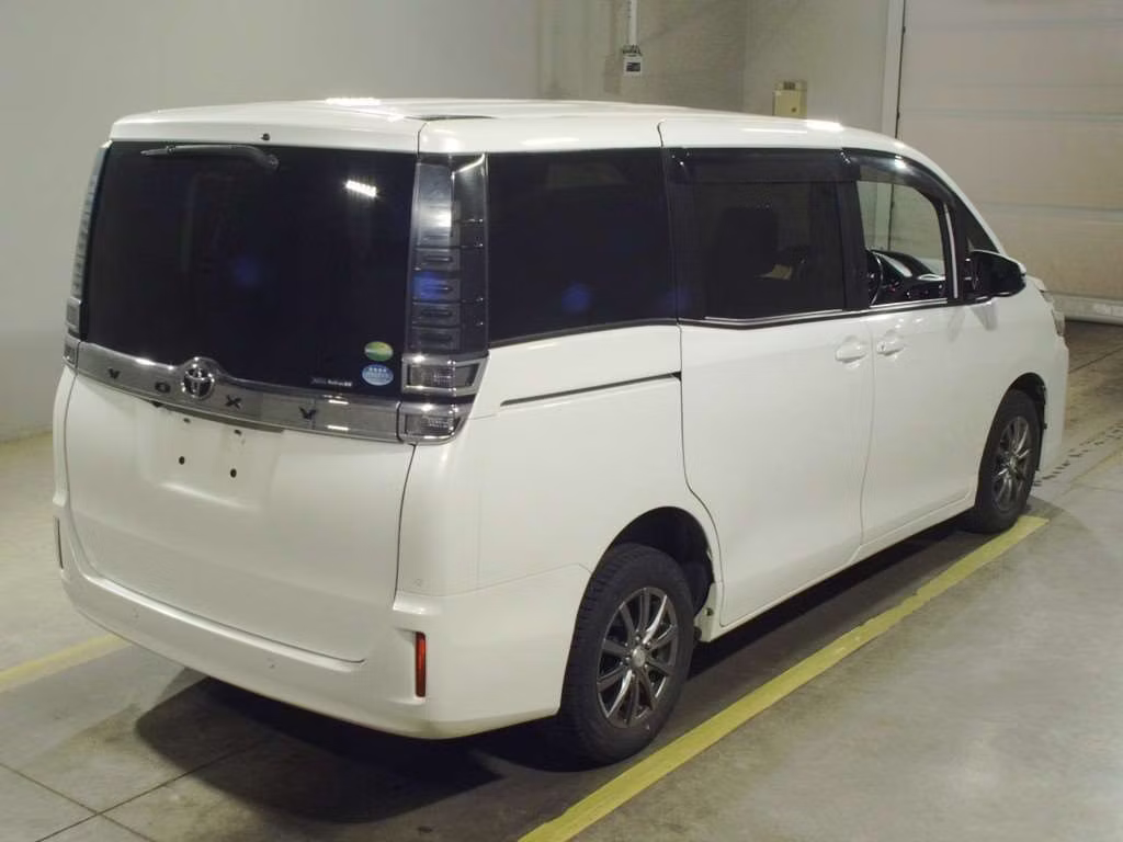 TOYOTA VOXY