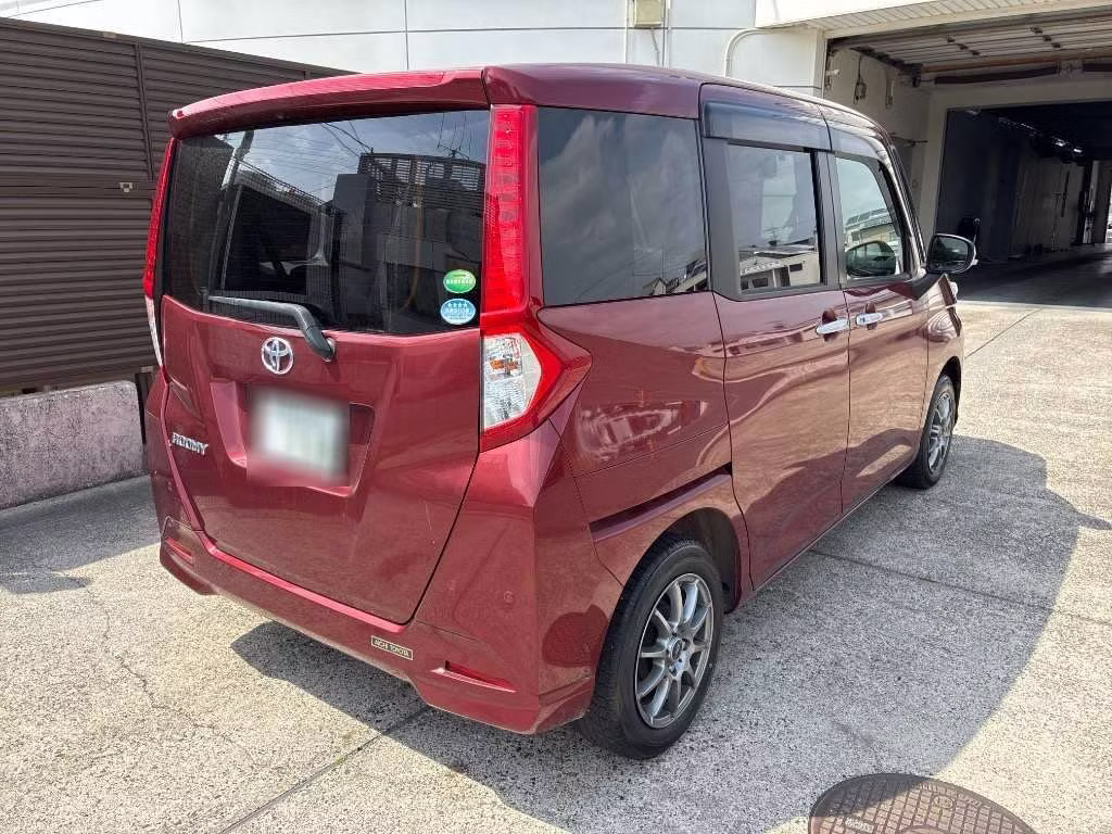 TOYOTA ROOMY