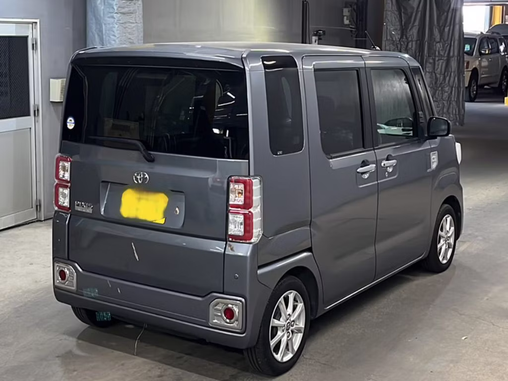 TOYOTA PIXIS MEGA