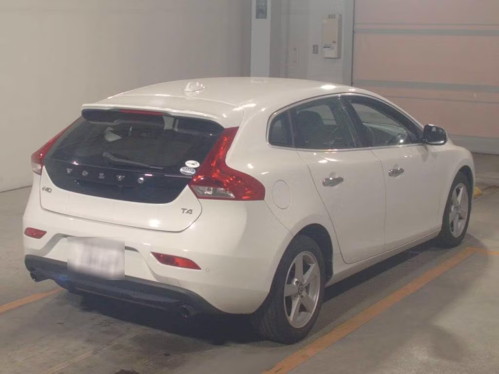 VOLVO V40