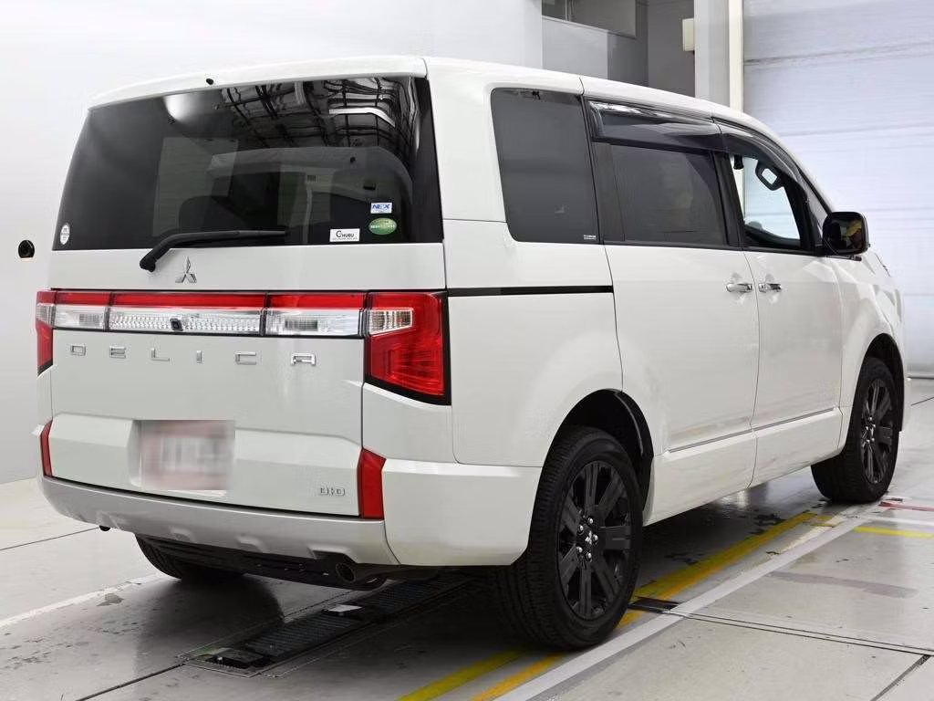 MITSUBISHI DELICA D:5