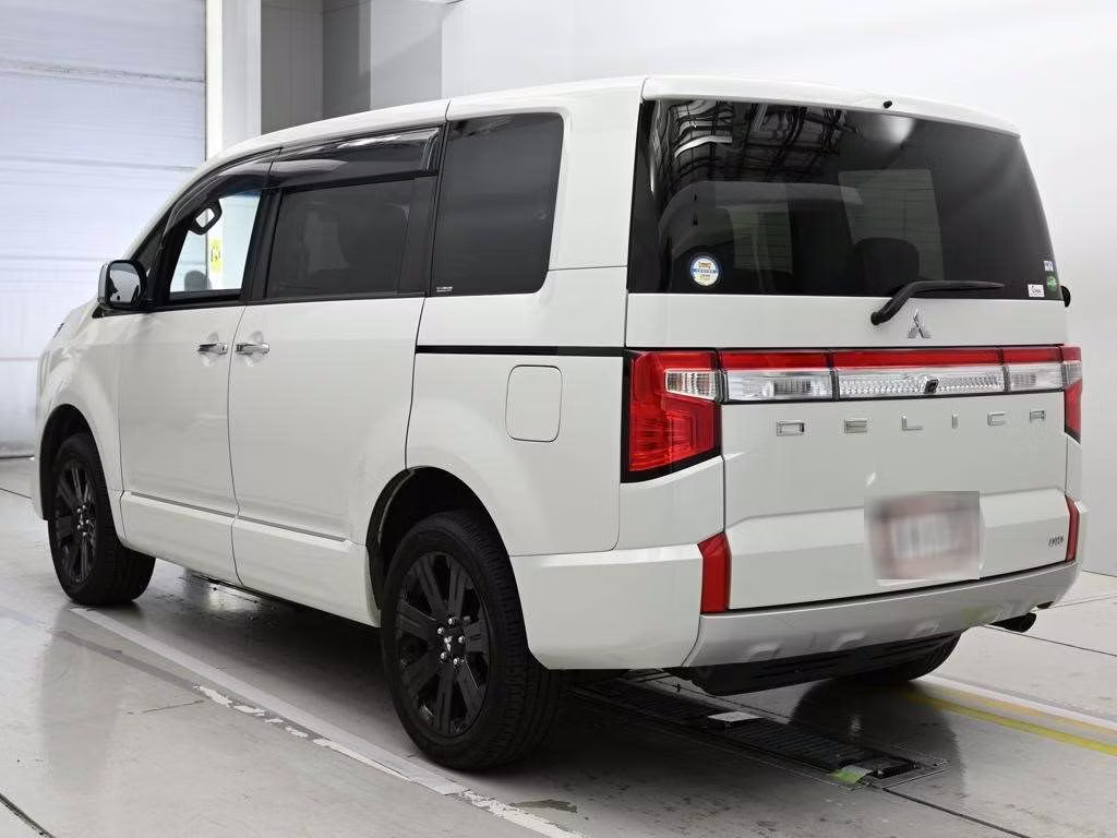MITSUBISHI DELICA D:5