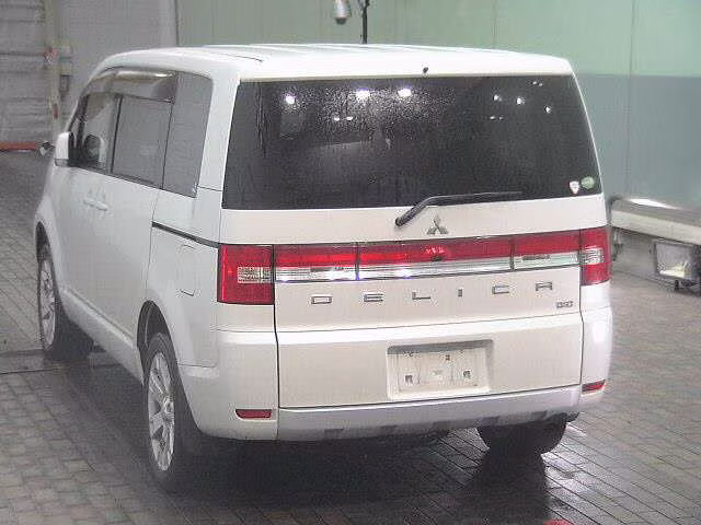 MITSUBISHI DELICA D:5