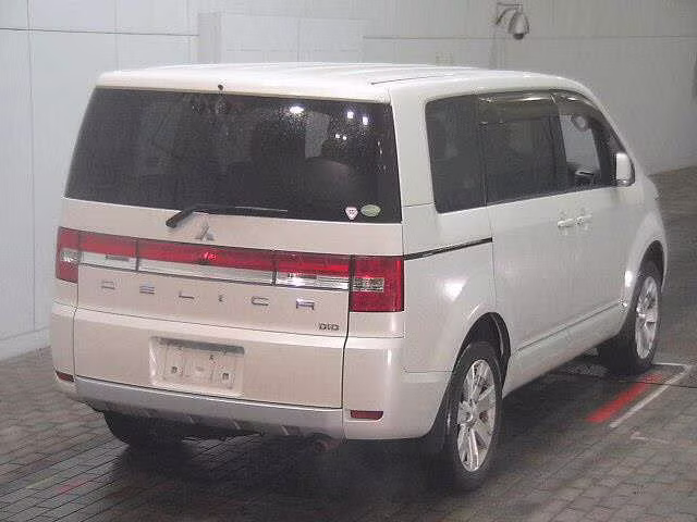MITSUBISHI DELICA D:5