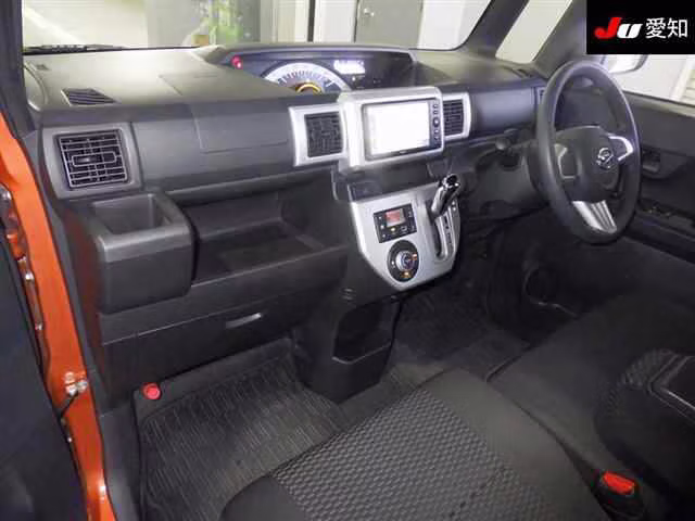 DAIHATSU WAKE