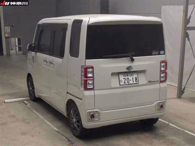 DAIHATSU WAKE