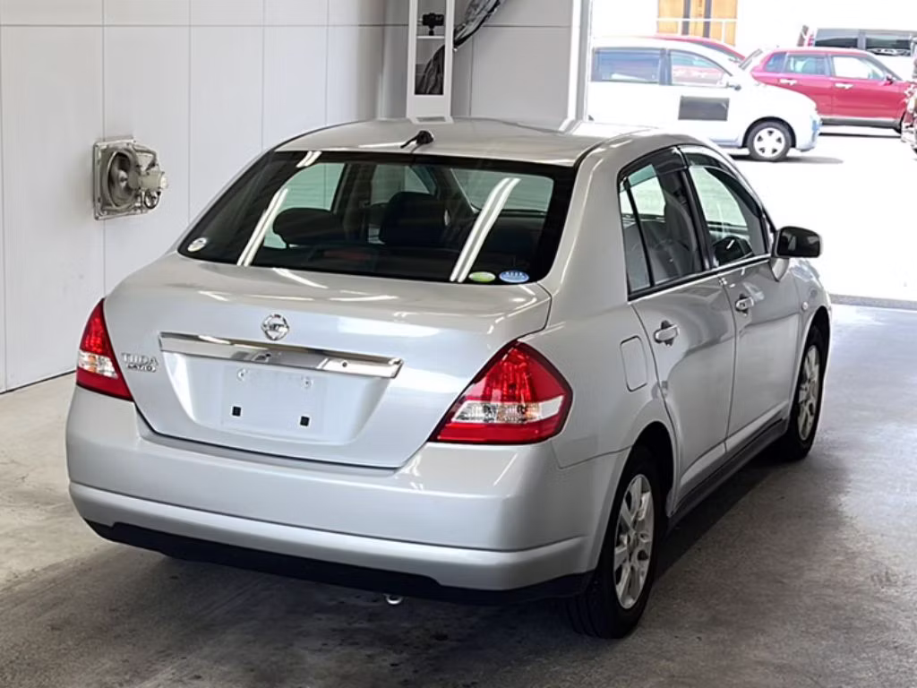 NISSAN TIIDA LATIO