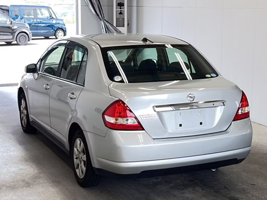 NISSAN TIIDA LATIO
