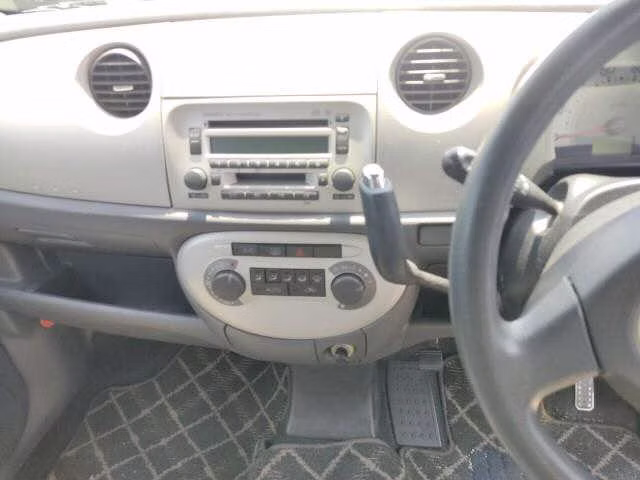 DAIHATSU MOVE LATTE