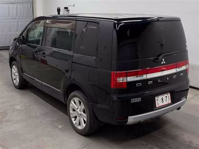 MITSUBISHI DELICA D:5