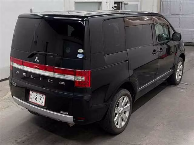 MITSUBISHI DELICA D:5