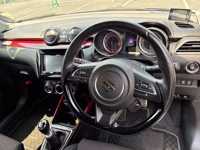 SUZUKI SWIFT