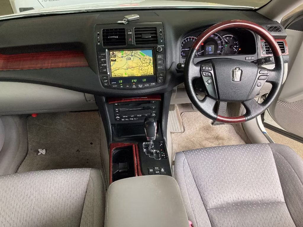 TOYOTA CROWN
