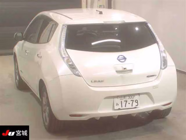 NISSAN LEAF