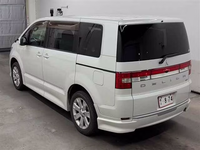 MITSUBISHI DELICA D:5