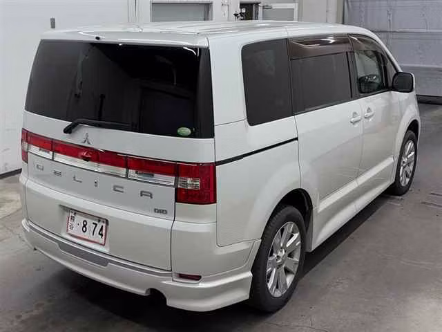 MITSUBISHI DELICA D:5