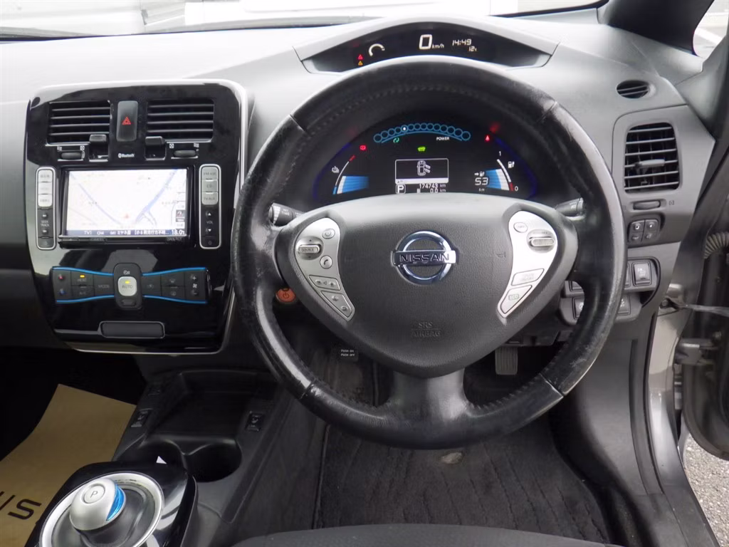 NISSAN LEAF