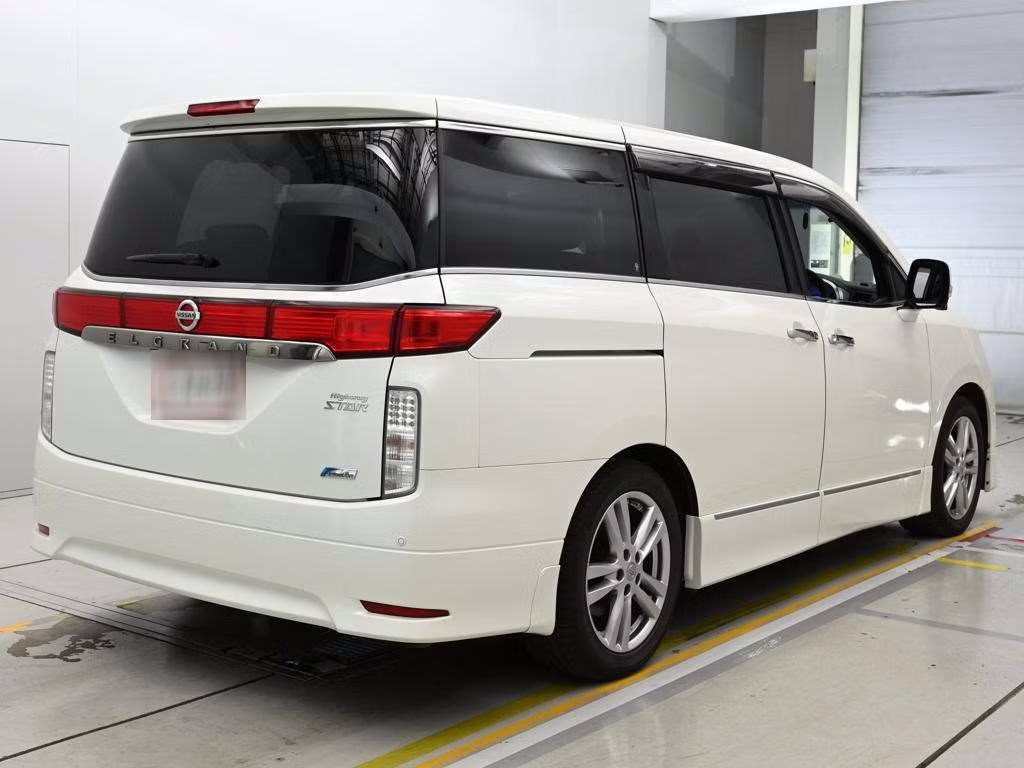 NISSAN ELGRAND