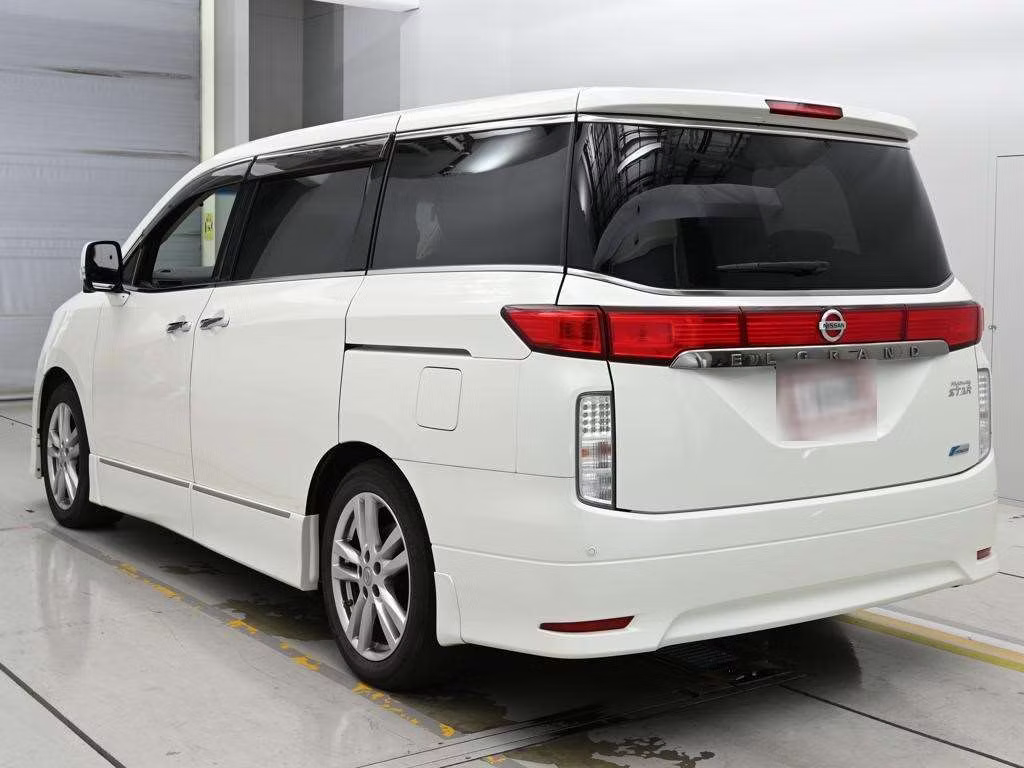 NISSAN ELGRAND