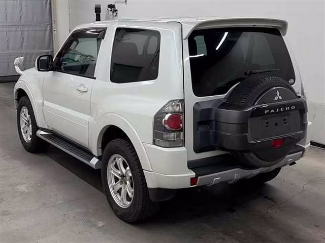 MITSUBISHI PAJERO