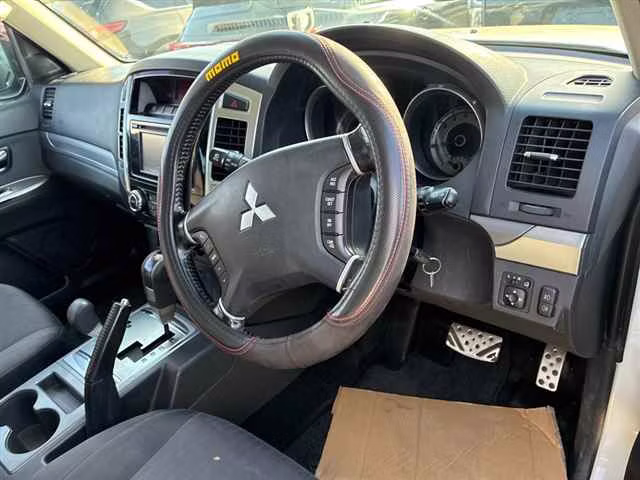 MITSUBISHI PAJERO