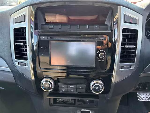 MITSUBISHI PAJERO