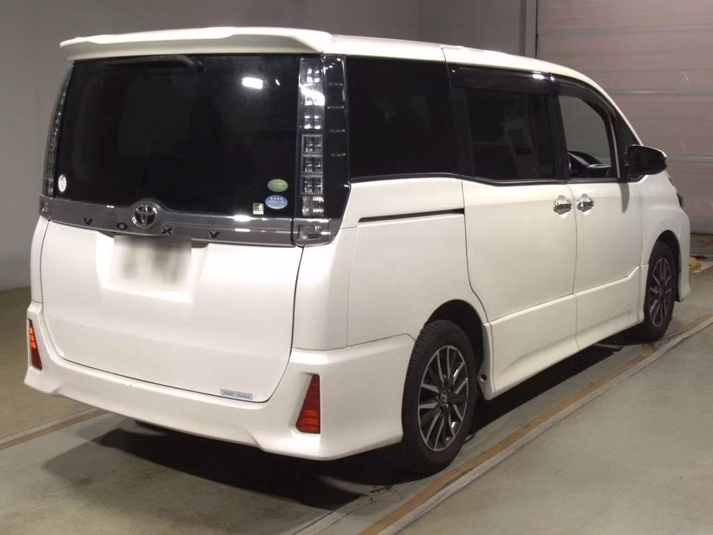 TOYOTA VOXY