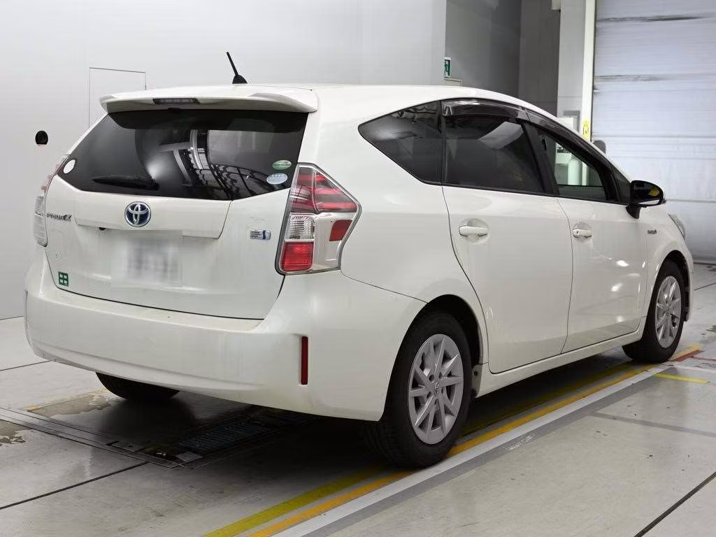 TOYOTA PRIUS ALPHA