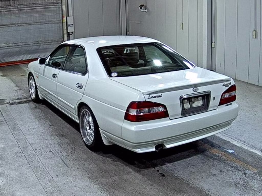 NISSAN LAUREL