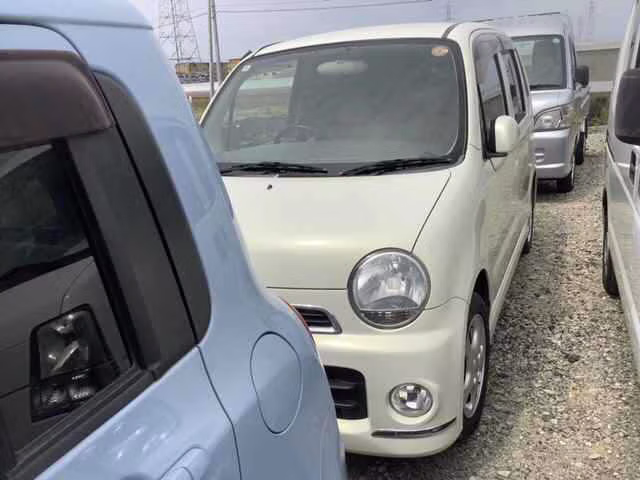 DAIHATSU MOVE LATTE