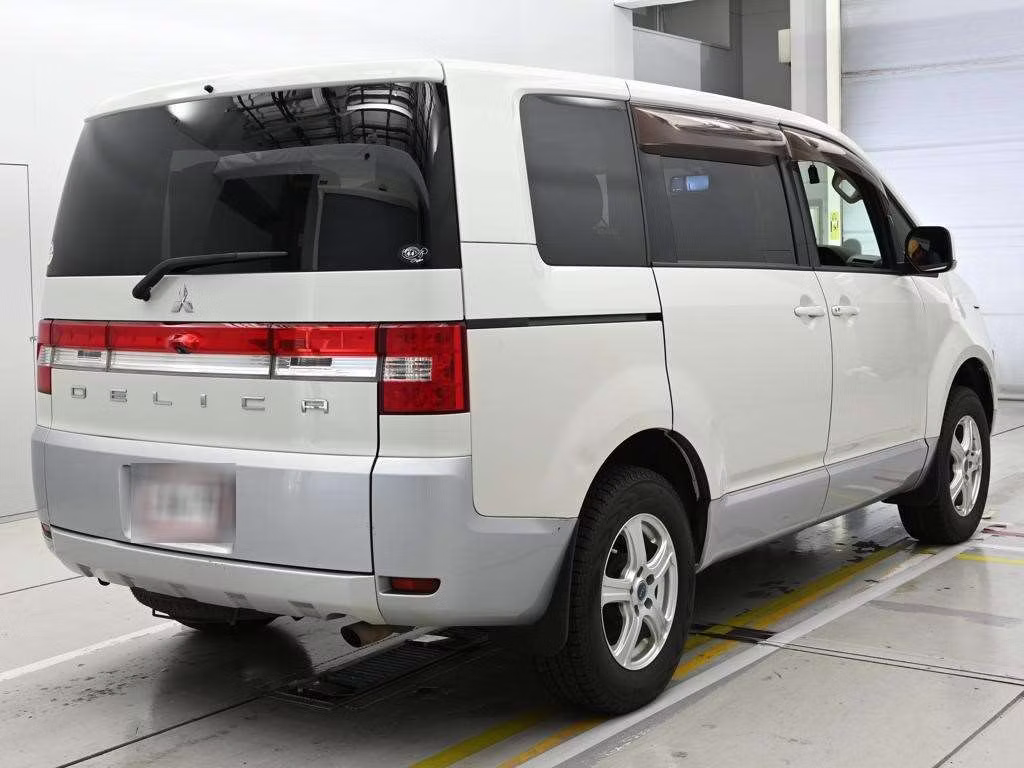 MITSUBISHI DELICA D:5