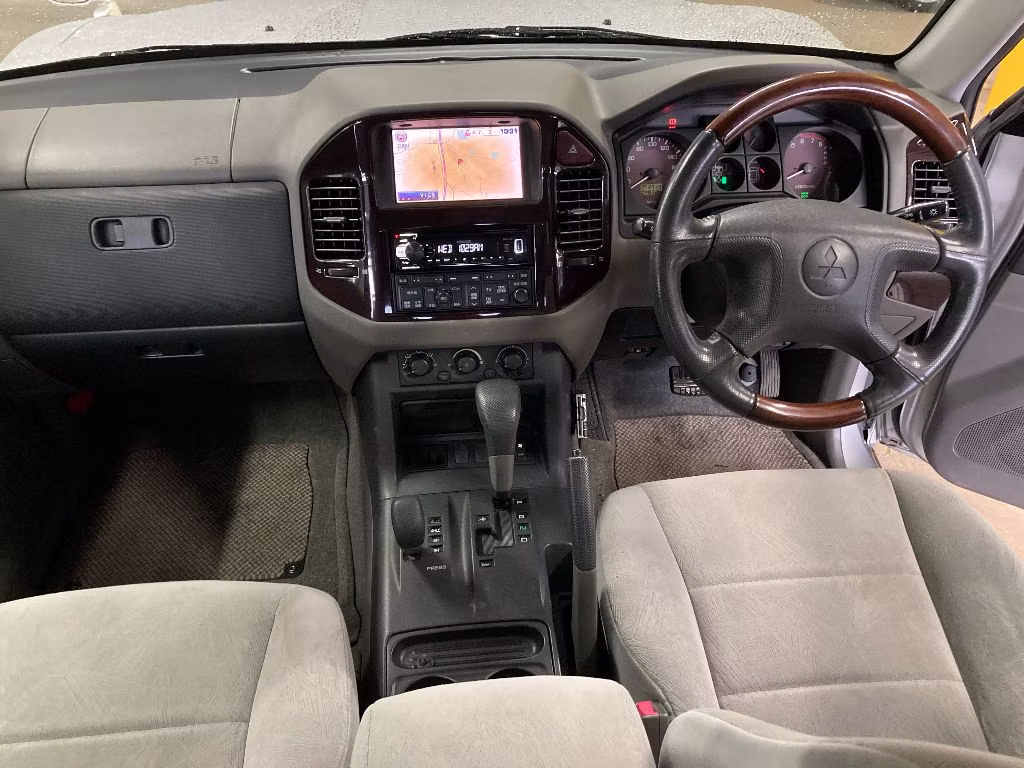 MITSUBISHI PAJERO