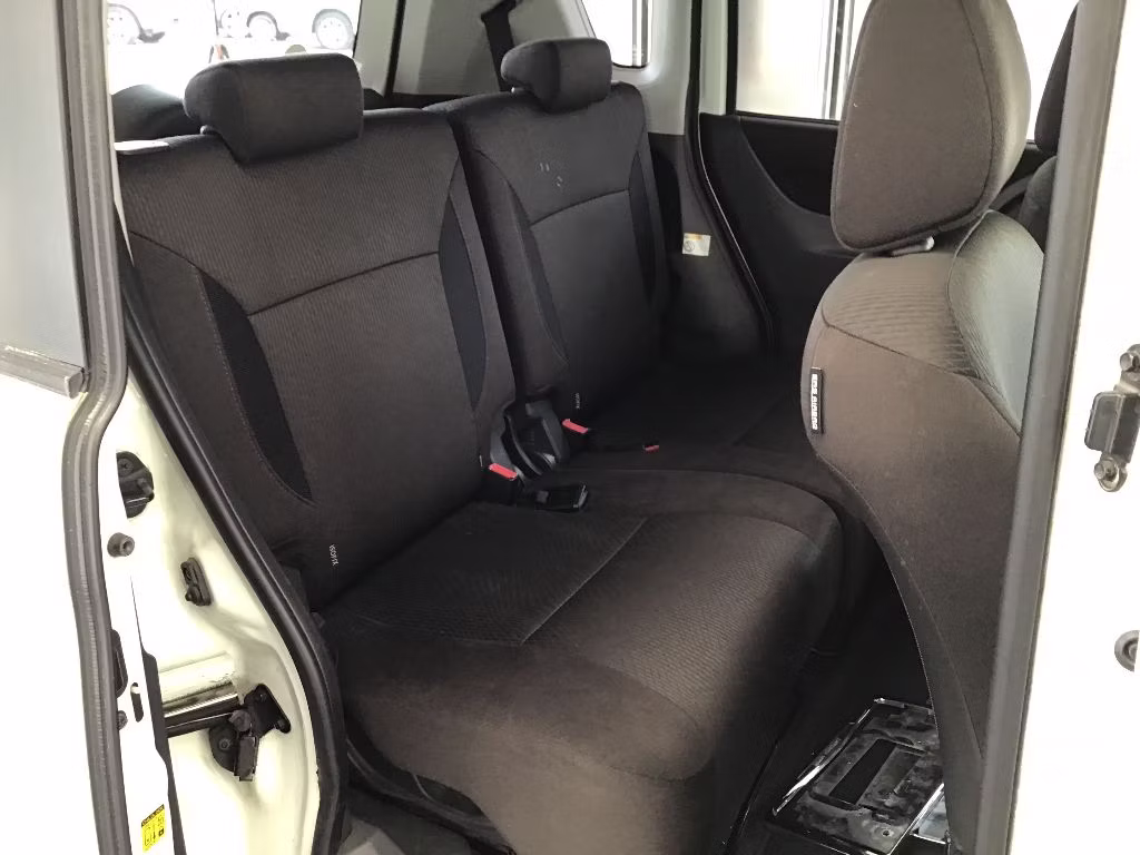 MITSUBISHI DELICA D:2