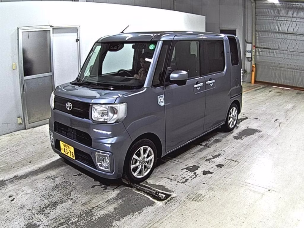 TOYOTA PIXIS MEGA