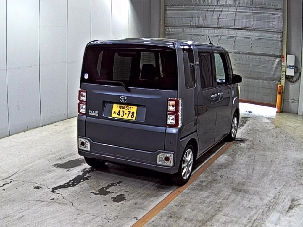 TOYOTA PIXIS MEGA