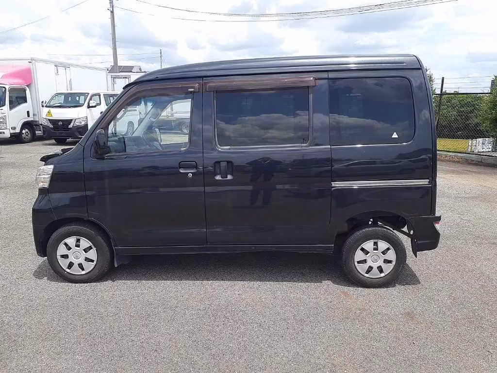 TOYOTA PIXIS VAN