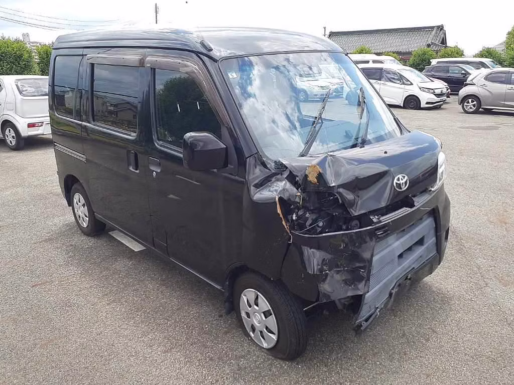 TOYOTA PIXIS VAN