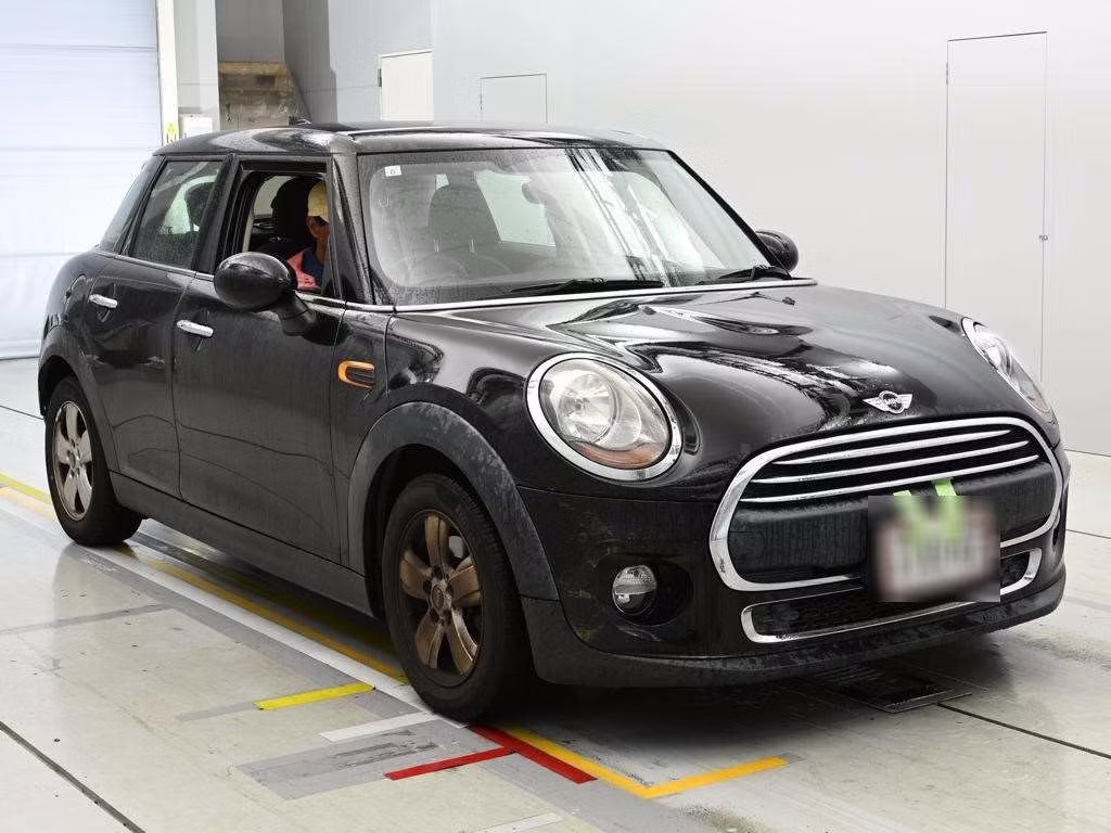 MINI HATCH