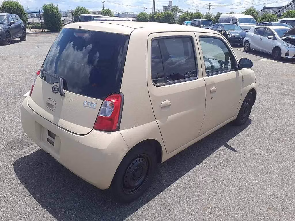 DAIHATSU ESSE