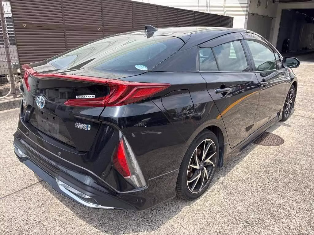 TOYOTA PRIUS PHV