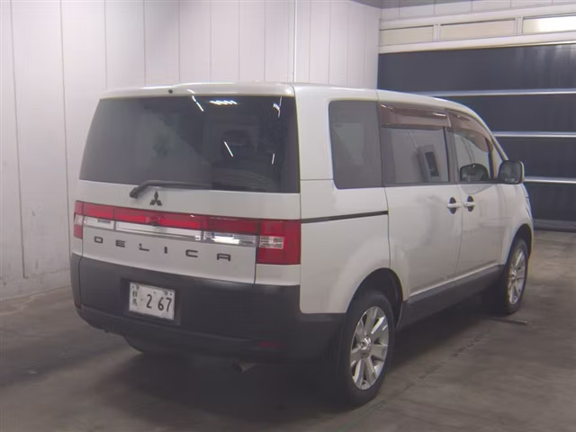 MITSUBISHI DELICA D:5